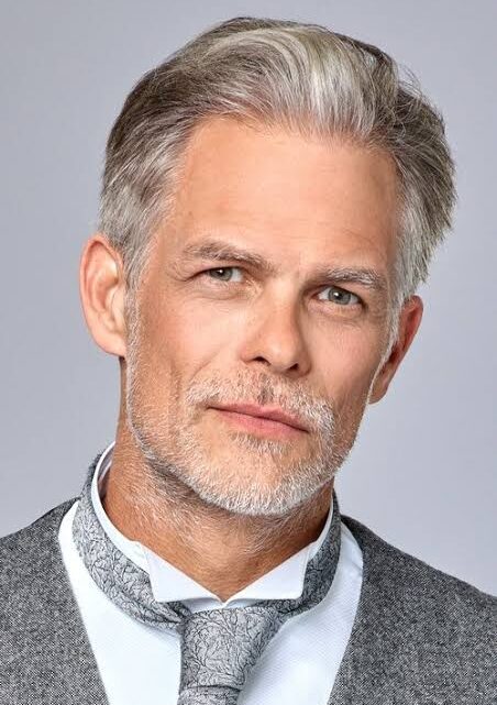 Martin Cummins Biography: Age, Height, Net Worth, Wife, Awards, TV Shows, Ethnicity, Movies