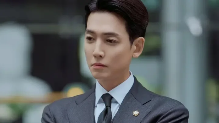 Jung Kyung-ho Biography: Parents, Age, Awards, Net Worth, Height, Girlfriend, Siblings, Movies