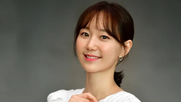 Lee Yoo-young Biography: Movies, Age, Net Worth, Husband, Children, Height, Parents, Awards