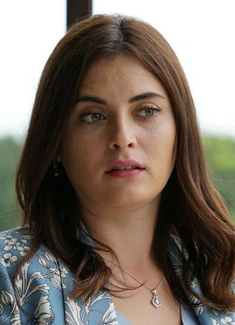 Aslihan Gurbuz Biography: Siblings, Age, Awards, Net Worth, Parents, Movies, Height, Wikipedia