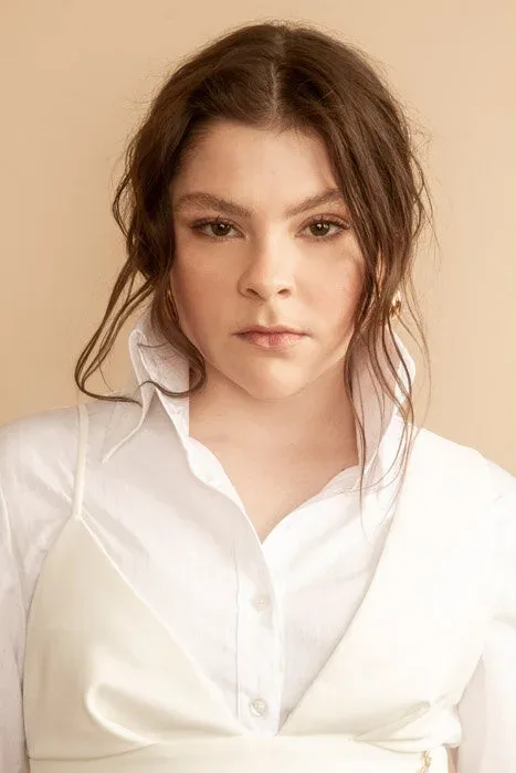 Hannah Zeile - Biography