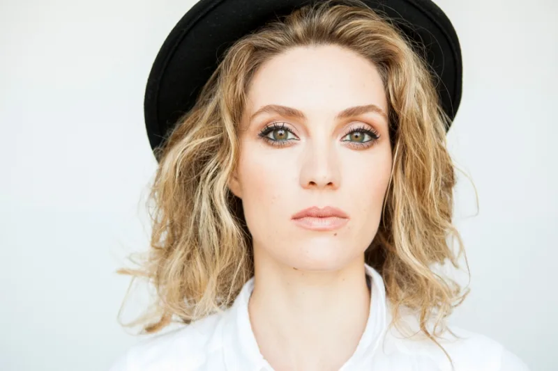 Evelyne Brochu Biography: Height, Husband, Awards, Ethnicity, Age, Movies, Net Worth, Parents