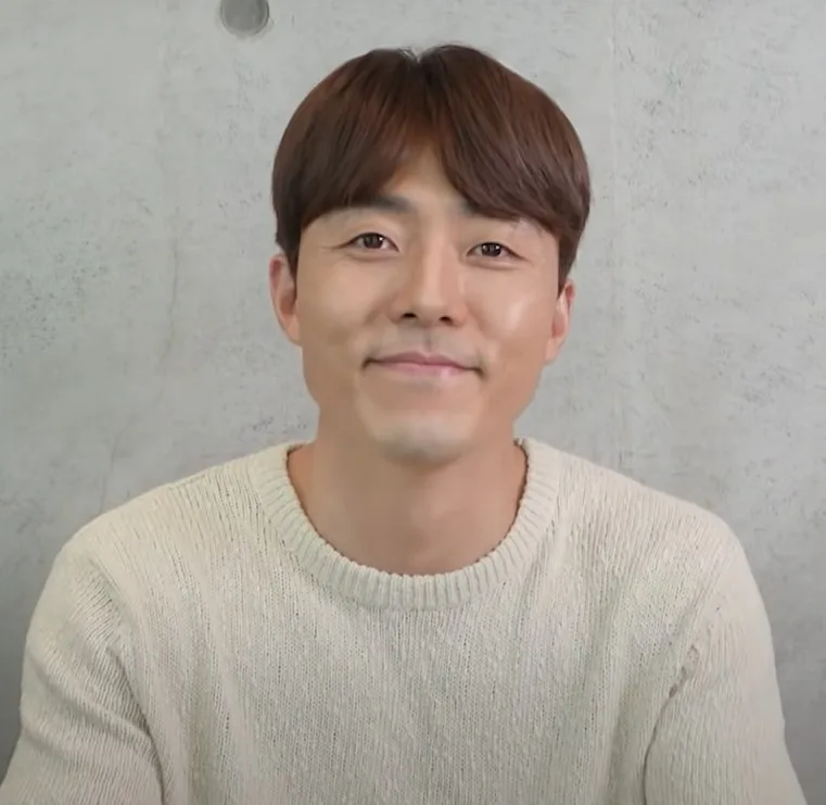 Lee Moo-saeng - Biography