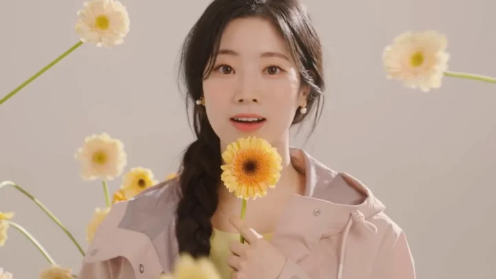 Kim Da-hyun Biography: Husband, Age, Songs, Parents, Siblings, Height, Net Worth, Movies, Wiki, Awards