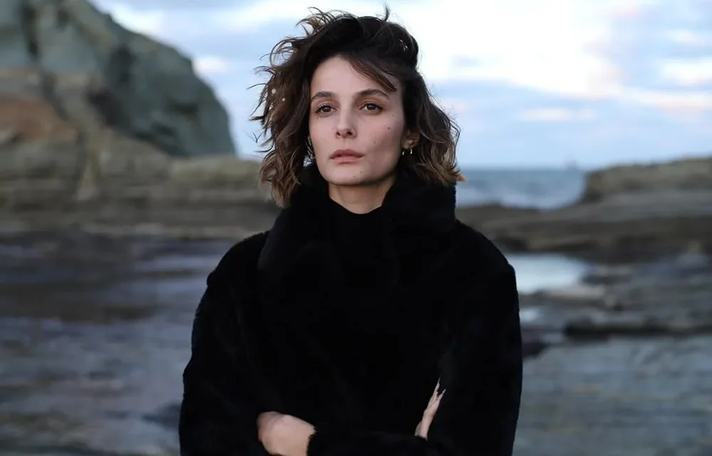 Büşra Develi Biography: Age, Net Worth, Instagram, Spouse, Height, Wiki, Parents, Siblings, Movies