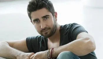Álex Ubago Biography: Children, Parents, Age, Songs, Net Worth, Spouse, Instagram, Height