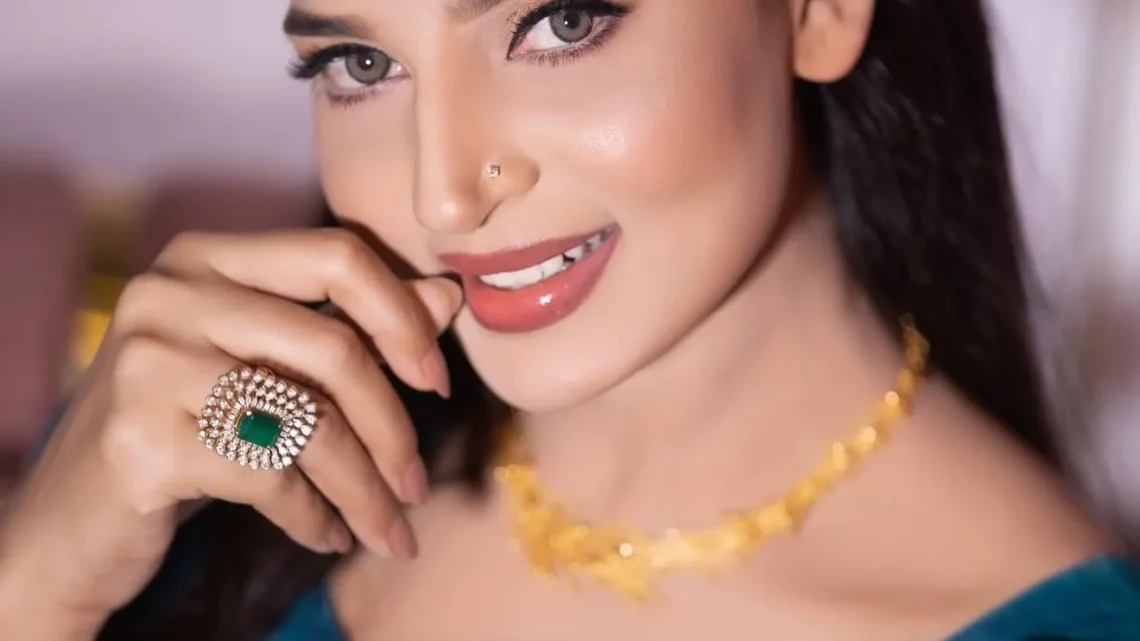 Afiea Nusrat Barsha Biography: Pictures, Birthday, Sons, Occupation, Religion, Parents, Height, Age, Net Worth, Siblings, Husband
