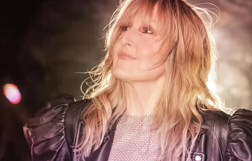 Donna Lewis Biography: Age, Net Worth, Instagram, Spouse, Height, Wiki, Parents, Siblings, Children, Songs, Awards