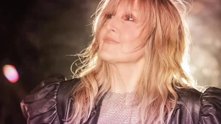 Donna Lewis Biography: Age, Net Worth, Instagram, Spouse, Height, Wiki, Parents, Siblings, Children, Songs, Awards