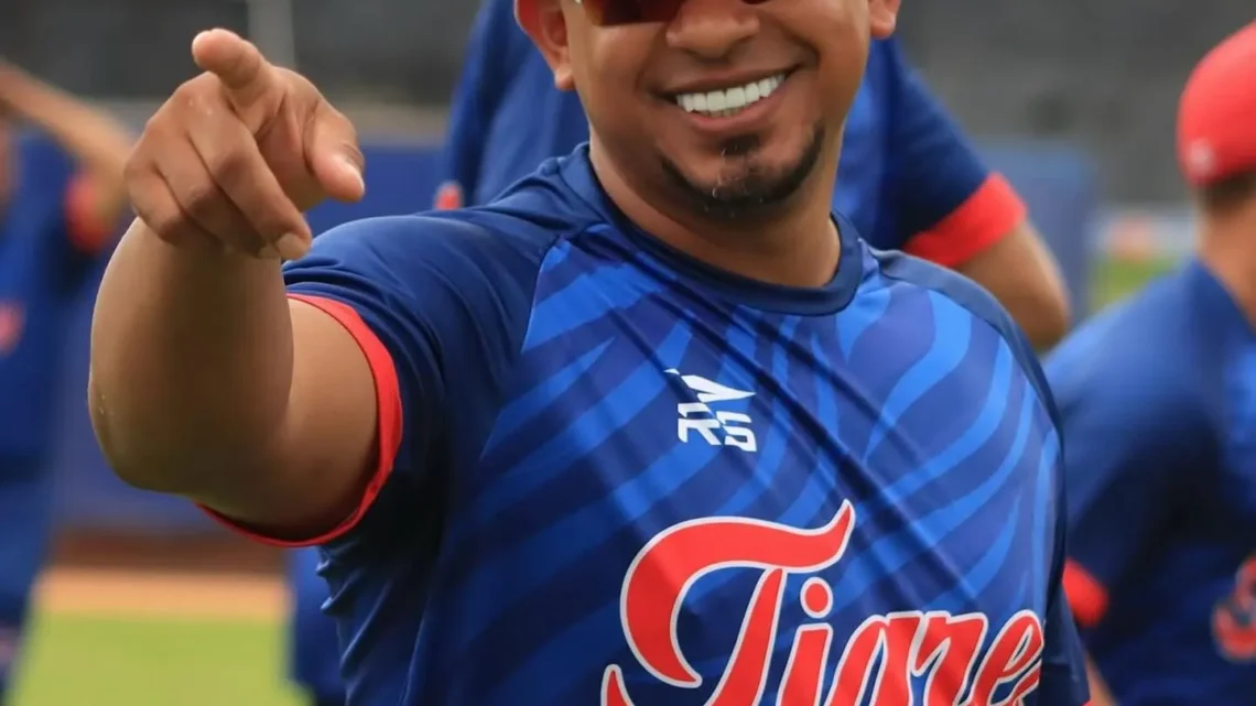 Eduardo Escobar Biography: Wife, Children, Siblings, Parents, Height, Age, Net Worth, Team, Salary, Country