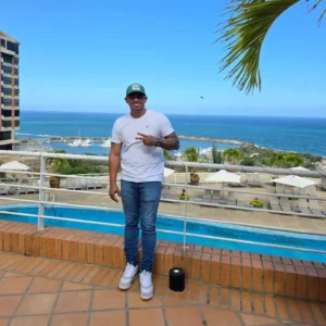 Eduardo Escobar - Biography