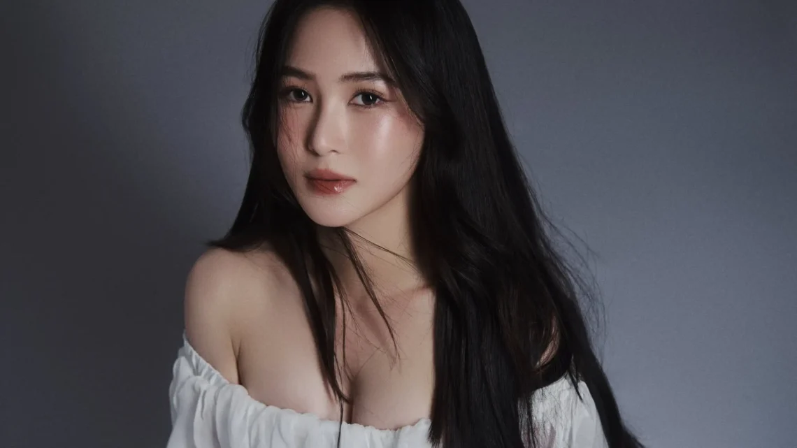 Hương Tràm Biography: Age, Height, Net Worth, Husband, Parents, Movie, Awards, Ethnicity