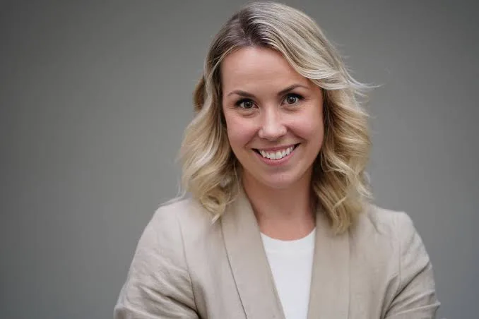 Siobhan Murphy Biography: Height, Net Worth, Parents, Age, Movies, TV Shows, Fiancé, Awards, Instagram