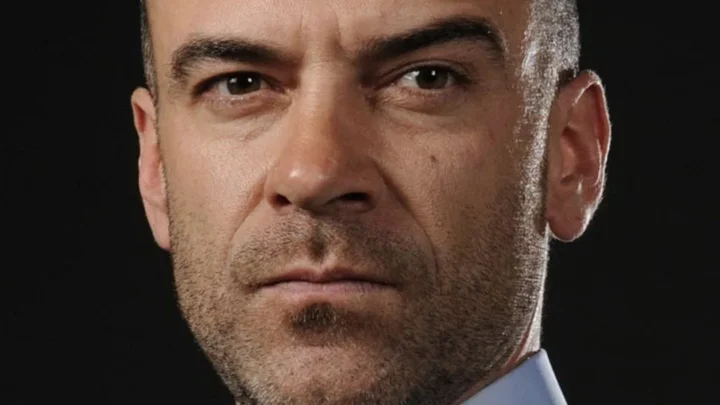 Alan van Sprang Biography: Age, Kids, Height, Net Worth, Parents, Movies & TV Shows, Wife