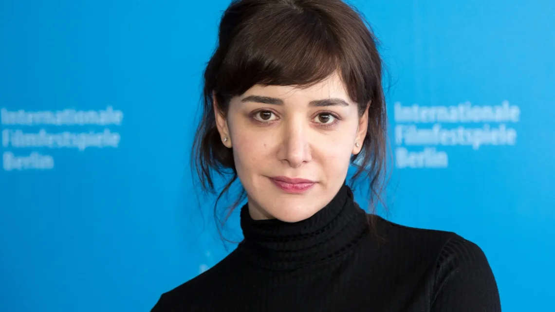 Algı Eke Bio: Age, Height, Net Worth, Movies & TV Shows, Awards, Awards, Career, Husband