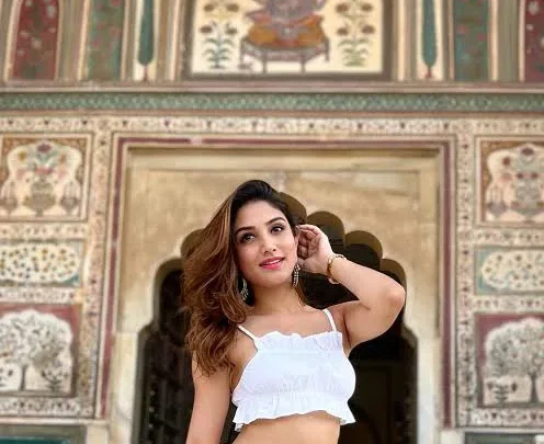 Donal Bisht Biography: Movies, Age, Net Worth, Parents, Boyfriend, Siblings, Height, TV Shows, Modelling, Instagram