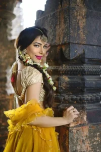 Maahi Khan - Biography