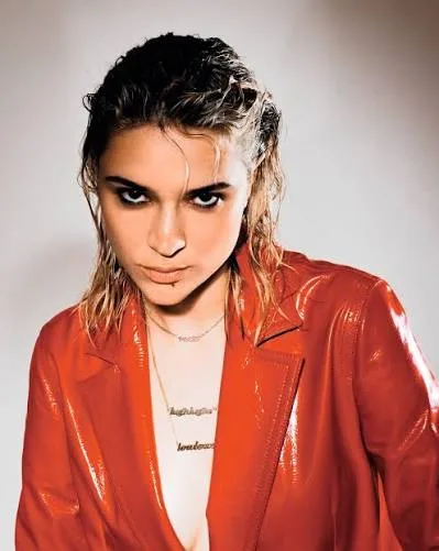 Lolo Zouaï - Biography