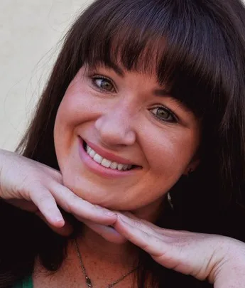 Heather DeLoach Biography: Songs, Net Worth, Husband, Kids, Height, Parents, Age, Movies, Instagram, Ethnicity