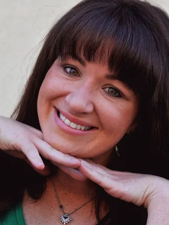 Heather DeLoach Biography: Songs, Net Worth, Husband, Kids, Height, Parents, Age, Movies, Instagram, Ethnicity