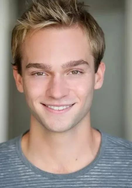 Devon Gearhart Biography: Age, Height, Parents, Siblings, Net Worth, Movies & TV Shows