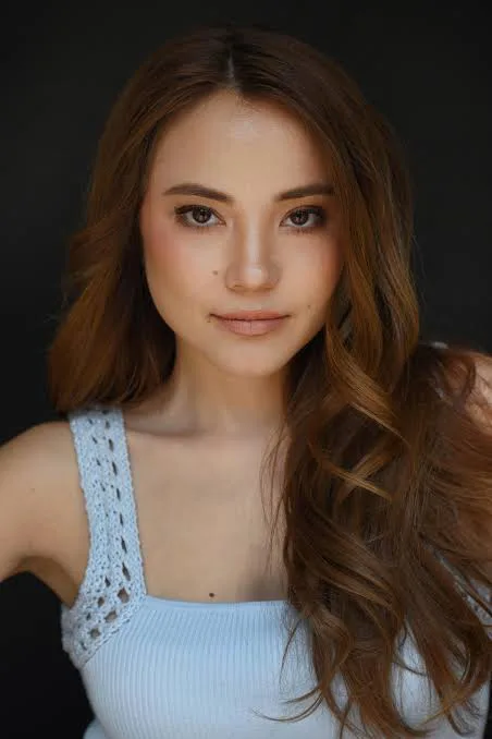 Nicole Huff - Biography
