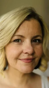 Tara Lynne O'Neill - Biography