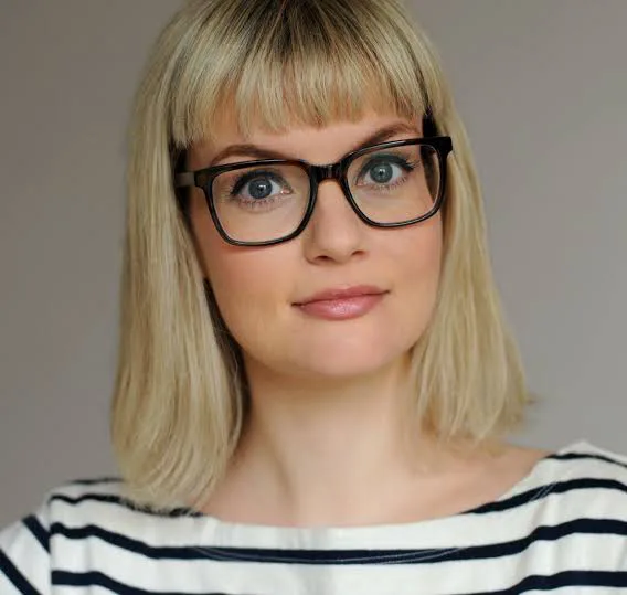 Siobhan Thompson Biography: Age, Instagram, Height, Net Worth, Parents, TV Shows, Books, Boyfriend, Comedy