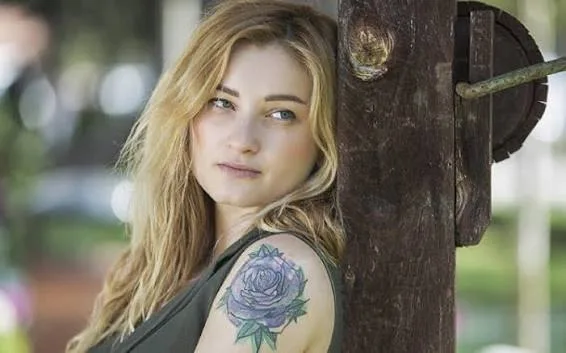 Güliz Ayla Biography: Boyfriend, Age, Net Worth, Parents, Songs, Height, Wikipedia