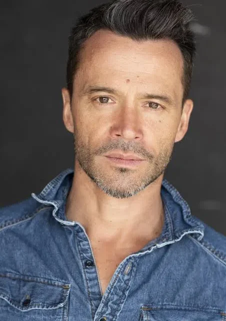 Damian Walshe-Howling Biography: Age, Height, Net Worth, Parents, TV Shows & Movies, Spouse