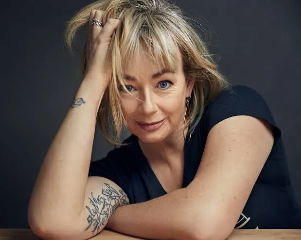 Lucy DeCoutere - Biography