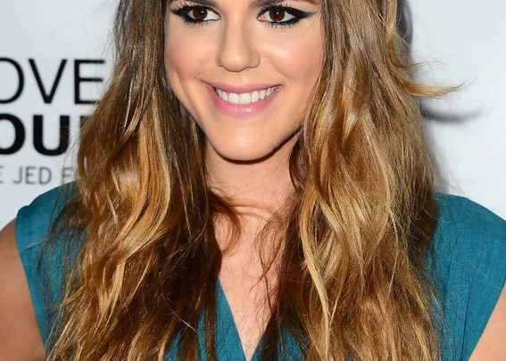 Molly Tarlov Biography: Age, Husband, Son, Parents, Height, Net Worth, Movies & TV Shows