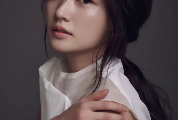 Song Ha-yoon Biography: Age, Husband, Height, Net Worth, Parents, Movies & TV Shows, Boyfriend