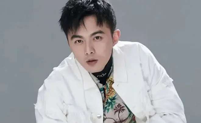 Zuxin Ye Biography: Net Worth, Height, Movies, TV Shows, Girlfriend, Age, Parents, Weibo, Ethnicity