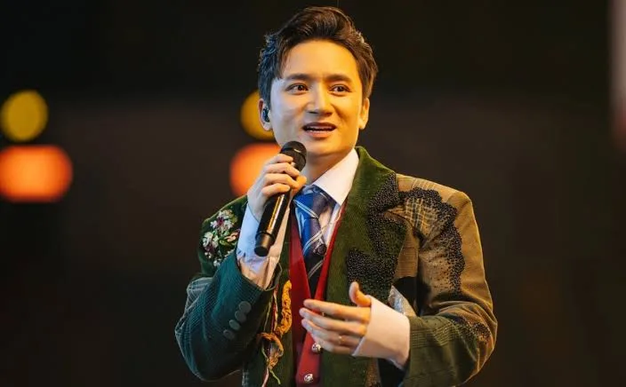 Phan Mạnh Quỳnh Biography: Age, Wife, Height, Net Worth, Parents, Songs, Career, Instagram