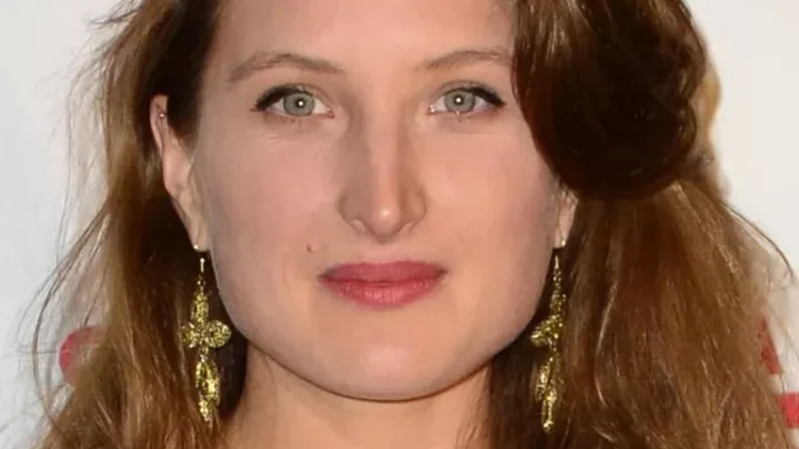 Julia Piaton Biography: Age, Kids, Parents, Net Worth, Height, Movies & TV Shows, Partner, Awards