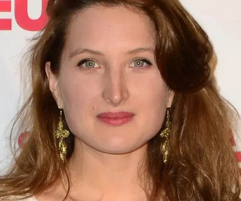 Julia Piaton Biography: Age, Kids, Parents, Net Worth, Height, Movies & TV Shows, Partner, Awards