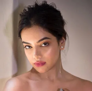 Nidhi Singh - Biography