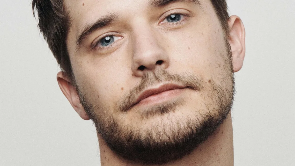 Andy Mientus Biography: Husband, Age, Net Worth, Height, Parents, Broadway, Wiki