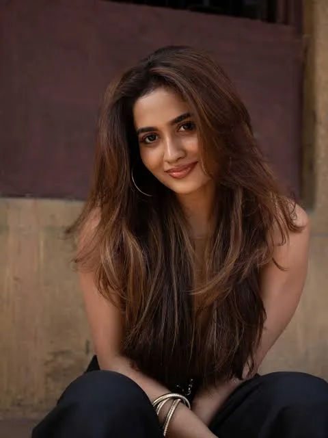 Teju Ashwini Biography: Age, Net Worth, Parents, Height, Movies, Career, Siblings, Instagram