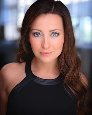 Ashley Leggat Biography: Husband, Age, Kids, Height, Net Worth, Parents, Movies & TV Shows, Siblings