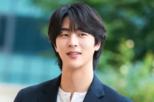 Kim Mu-Jun - Biography