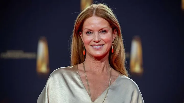 Esther Schweins Biography: Husband, Wiki, Age, Kids, Height, Net Worth, Parents, Movies, TV Shows, Awards