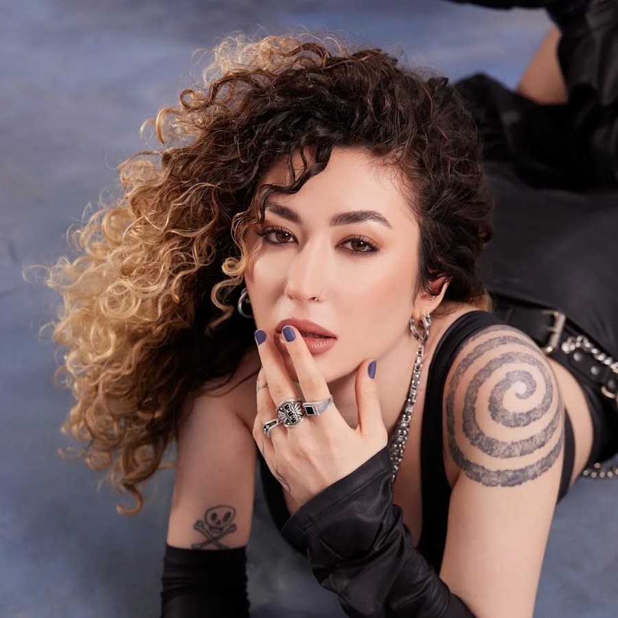 Sena Şener - Biography