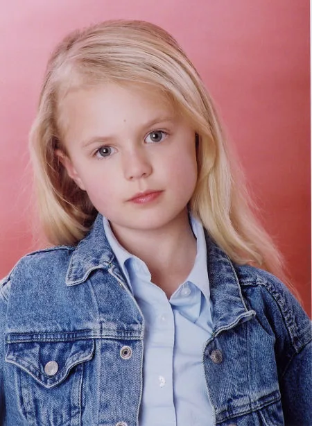 Courtney Taylor Burness Biography: Age, Height, Net Worth, Movies & TV Shows, Books