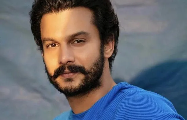 Adinath Kothare Biography: Net Worth, Parents, Wife, Age, Kids, Height, Movies, Facebook, Nationality