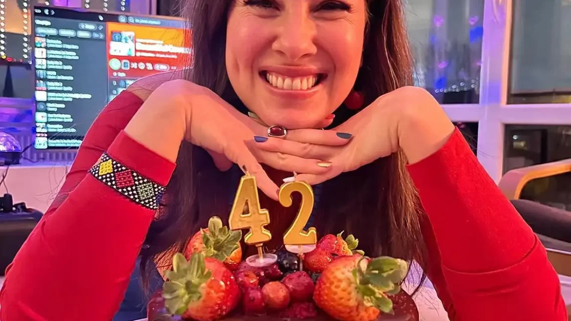 Melis Babadağ Biography: Instagram, Fiancé, Net Worth, Parents, Age, Height, Movies, Education, TV Shows