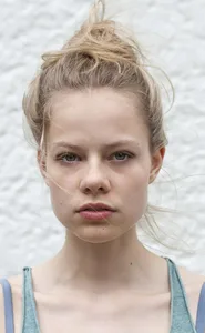 Emma Bading - Biography