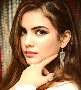 Azma Fallah - Biography