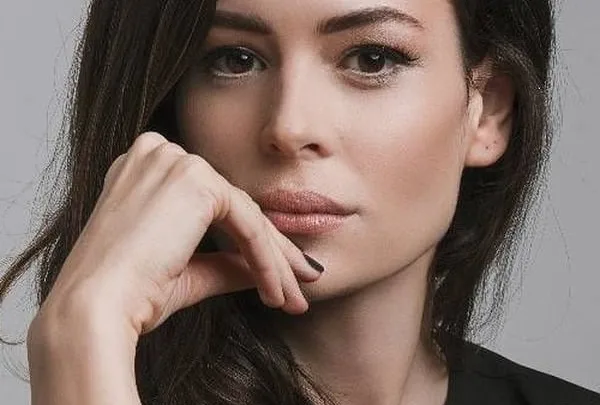 Yıldız Çağrı Atiksoy Biography: Husband, Age, Net Worth, Parents, Movies & TV Shows, Kids